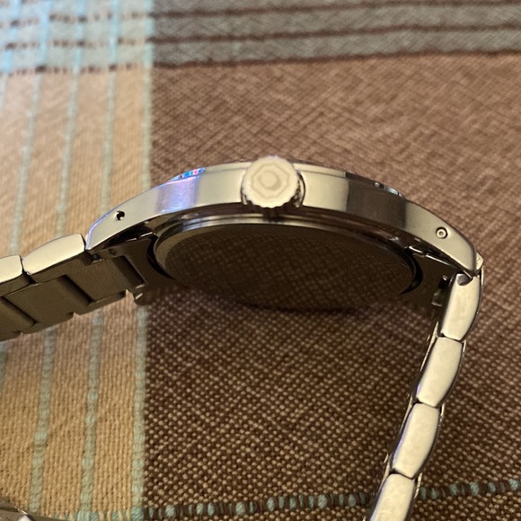 Coach Classic Silver Ladies Wristwatch with Etched Face​ - Picture 2 of 9